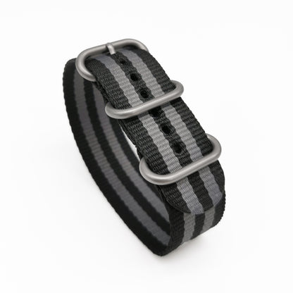 Sangle ZULU Nato Seatbelt en Nylon Gris / Noir / Boucle Satin - Special – Fin