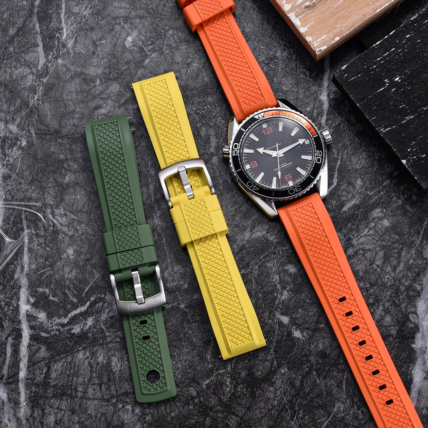 Premium FKM Rubber Watch Band 20mm 22mm with Quick Release Sliding Keeper Strap Waterproof Sport FKM Rubber Watch Straps