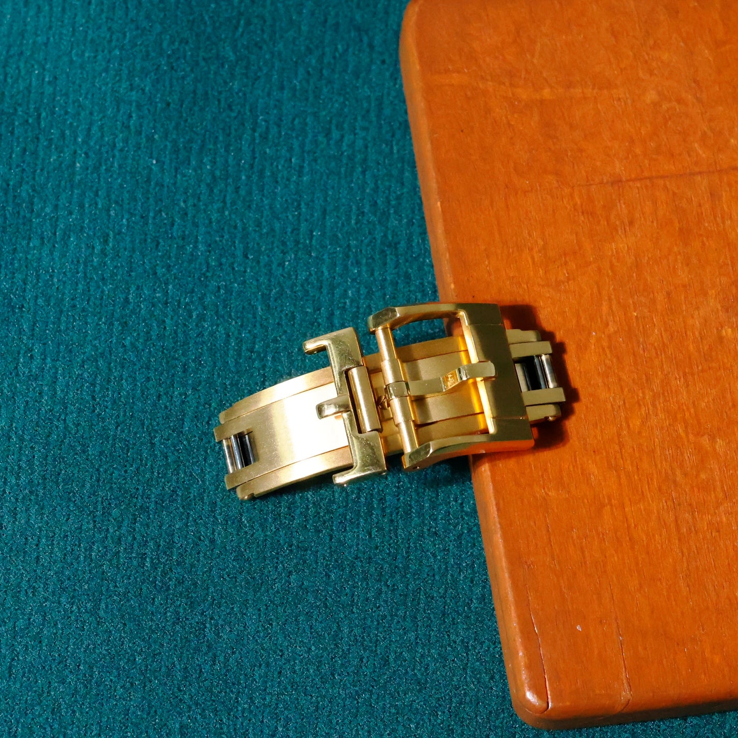 Premium spring-loaded folding clasp, secure 16mm/18mm luxury watch buckle for leather straps, aircraft-grade stainless steel