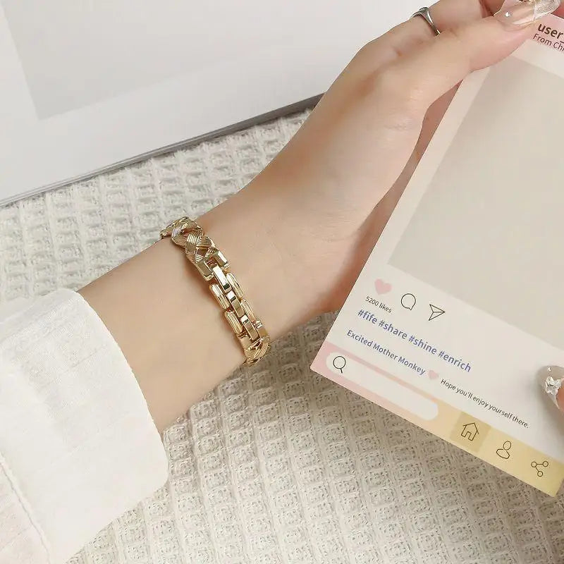 Elegant stainless steel strap for Apple Watch, compatible with sizes 41/40/38/42/44/45/46/49 mm, for iWatch S11 10 9 8 7 6 5