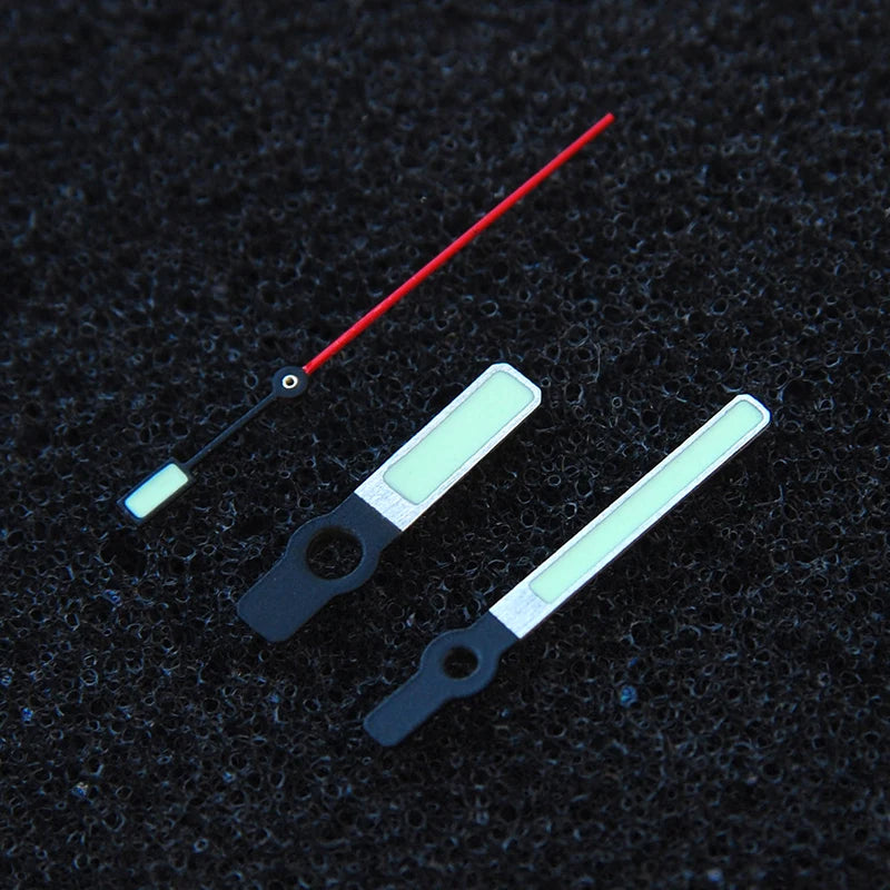 Lancette luminosa verde SKX007/SRP777, set di lancette per NH35 NH36 62MAS, movimento di orologio a tre lancette, lancette nere e rosse