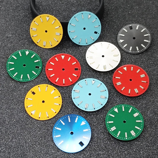 Il quadrante sterile luminescente giallo, nero, blu e verde da 28,5 mm è adatto agli accessori per orologi con movimento NH35/8215/2836.
