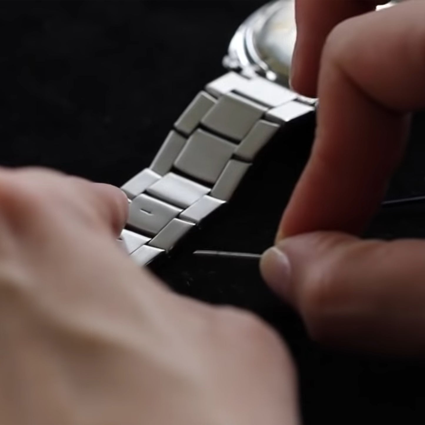 Kit pompa per orologi Masar - 22 pezzi con stelo, barra, perni e strumenti per la riparazione e la regolazione del cinturino dell'orologio