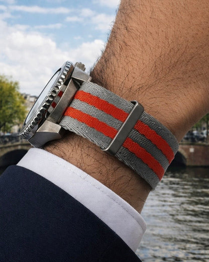 Cinturino per Orologio NATO Nylon Grigio chiaro / Rosso / Fibbia Satinata - Morbido - Uomo