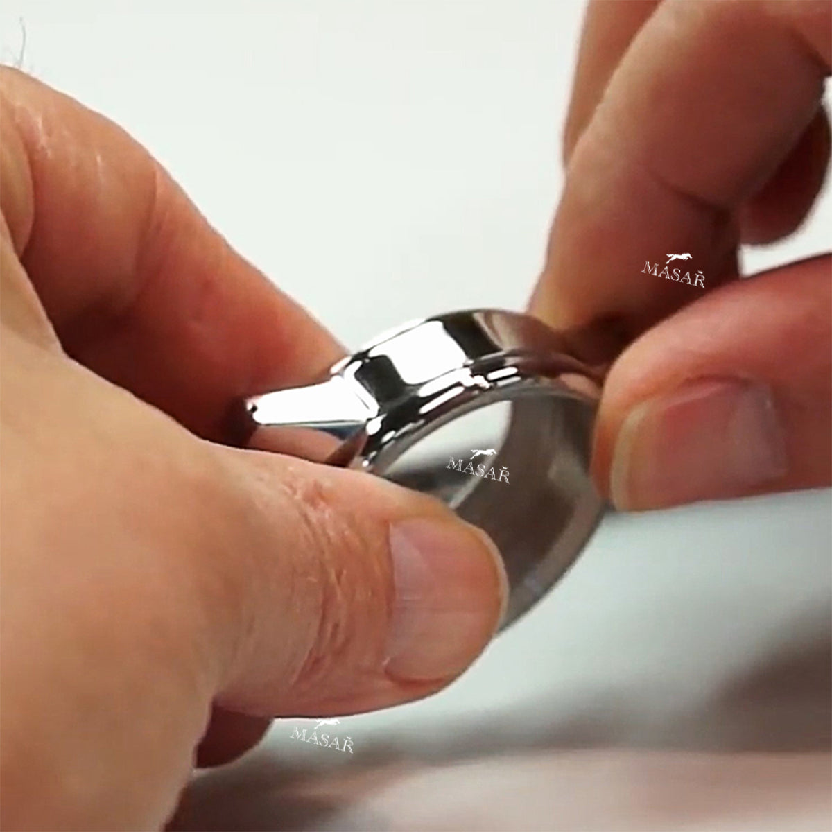 Herramienta profesional para joyería, restaura rayones en anillos y collares.