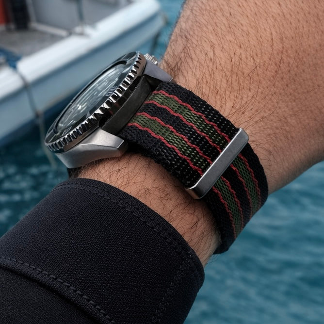 Masar Bracelet montre NATO Nylon James Bond - Original – Noir-Rouge-Vert - Boucle Satin - Homme